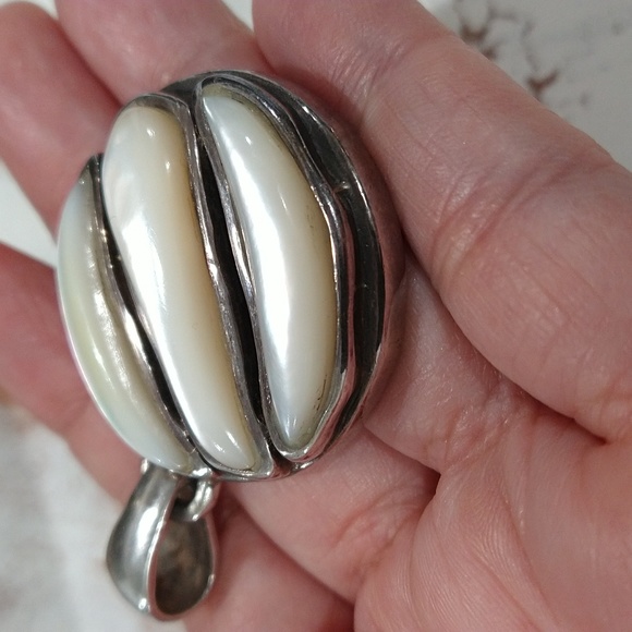 Round MOP Sterling Silver Pendant - Picture 10 of 10